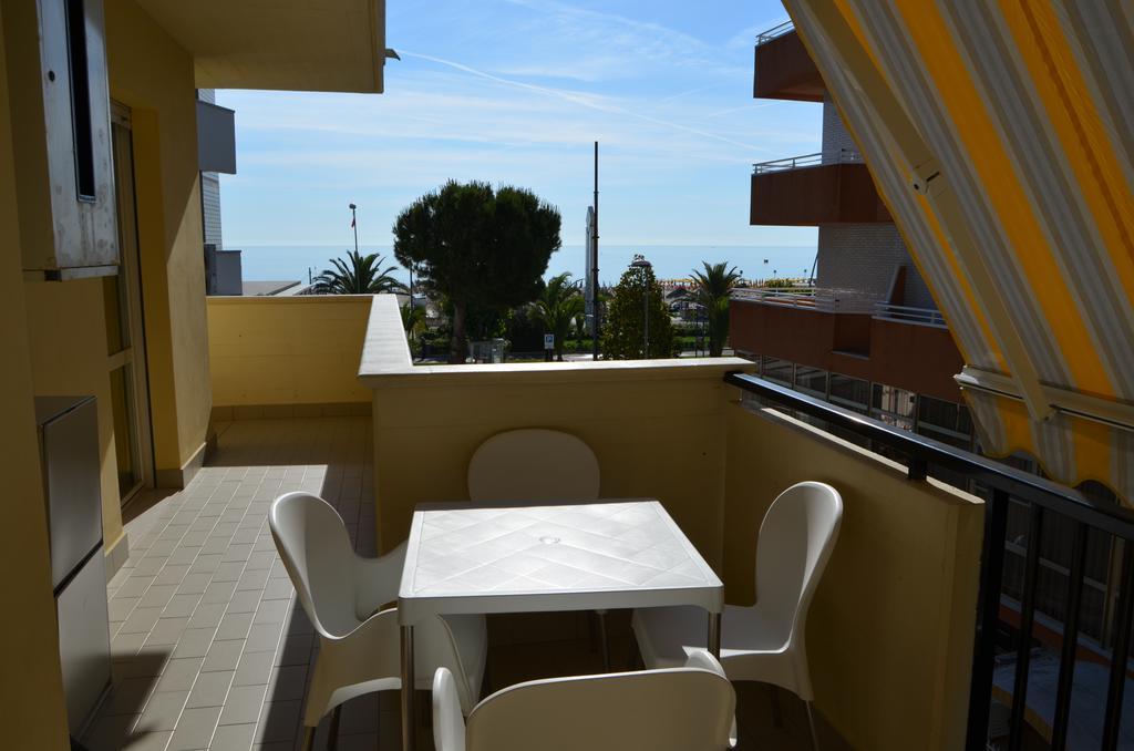 Residence Riviera Alba Adriatica Exteriör bild