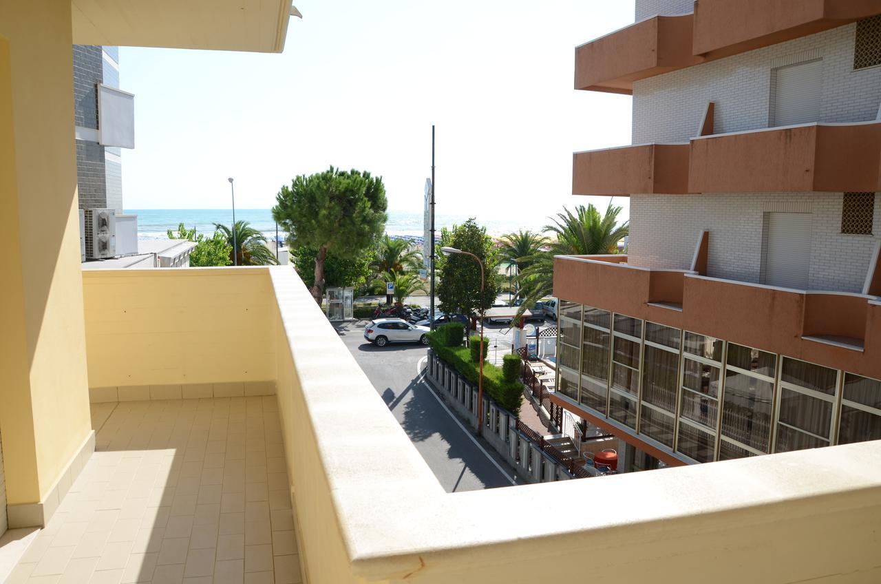 Residence Riviera Alba Adriatica Exteriör bild