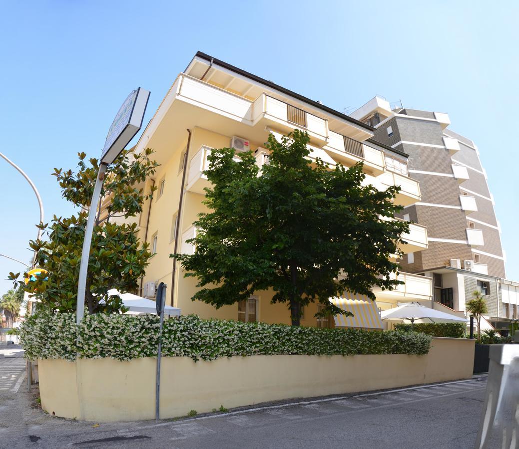 Residence Riviera Alba Adriatica Exteriör bild
